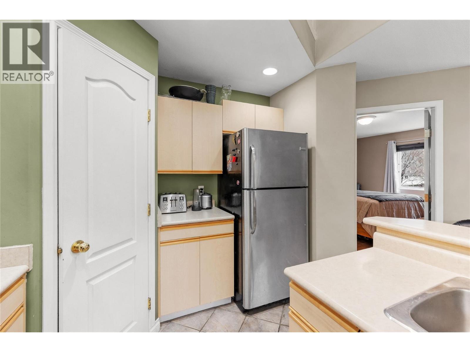 KELOWNA, British Columbia, V1V 1S9, CA, 4 Bedrooms Bedrooms, ,3 BathroomsBathrooms,Residential,For Sale,1895438