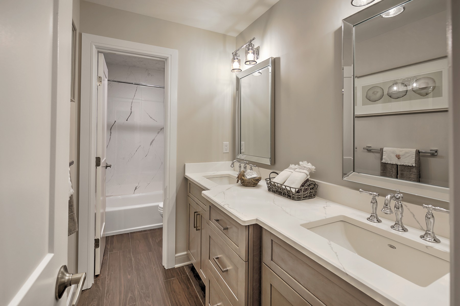  Custom Built Home Blends Classic Elegance with Modern Amenities - 物件實景