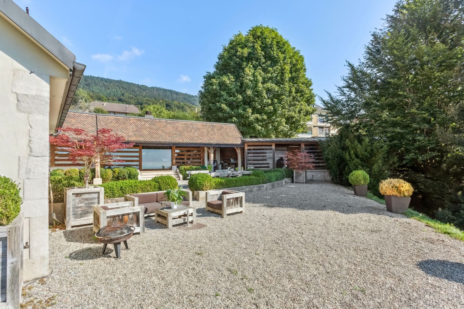  Exceptional renovated property with large garden and lake view - 物件實景