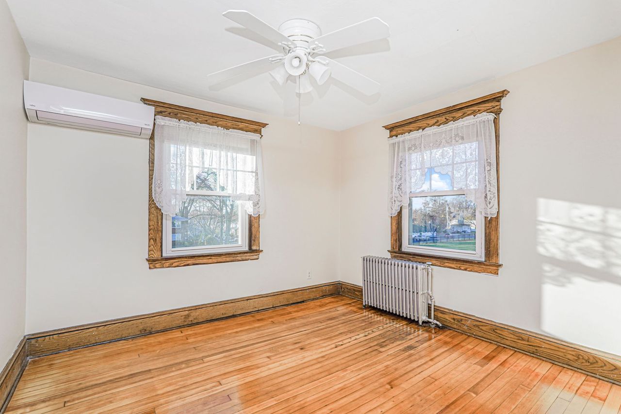 Staten Island, New York, 10314, United States, 3 Bedrooms Bedrooms, ,2 BathroomsBathrooms,Residential,For Sale,1996455