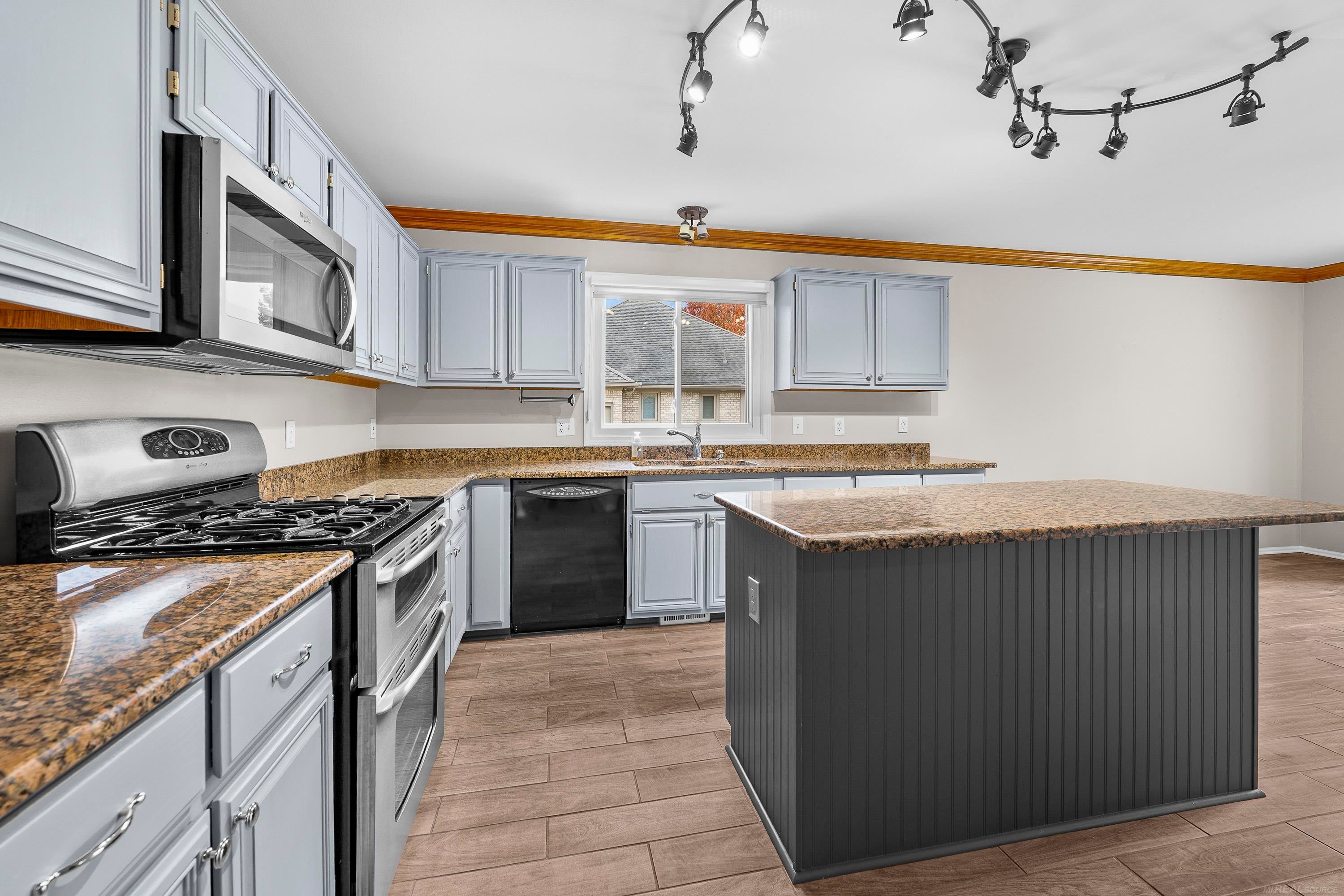 Shelby Twp, Michigan, 48315, United States, 4 Bedrooms Bedrooms, ,4 BathroomsBathrooms,Residential,For Sale,1987428