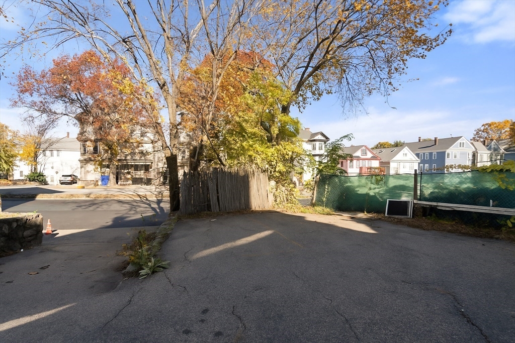 Brookline, Massachusetts, 02467, United States, 3 Bedrooms Bedrooms, ,2 BathroomsBathrooms,Residential,For Sale,1987827