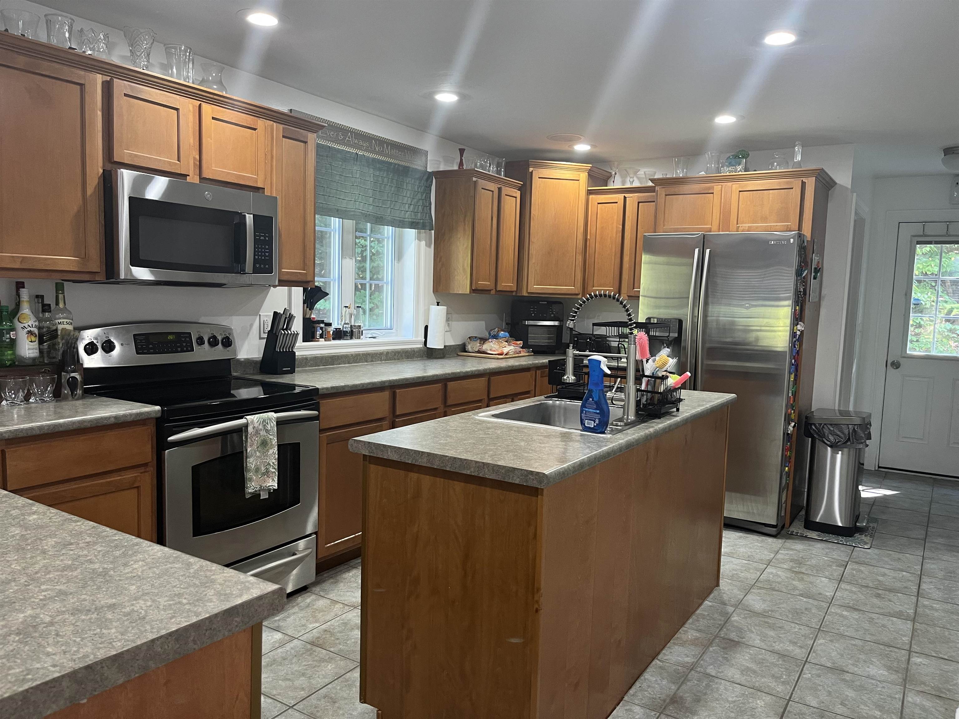 Pittsfield, New Hampshire, 03263, United States, 3 Bedrooms Bedrooms, ,3 BathroomsBathrooms,Residential,For Sale,1967669