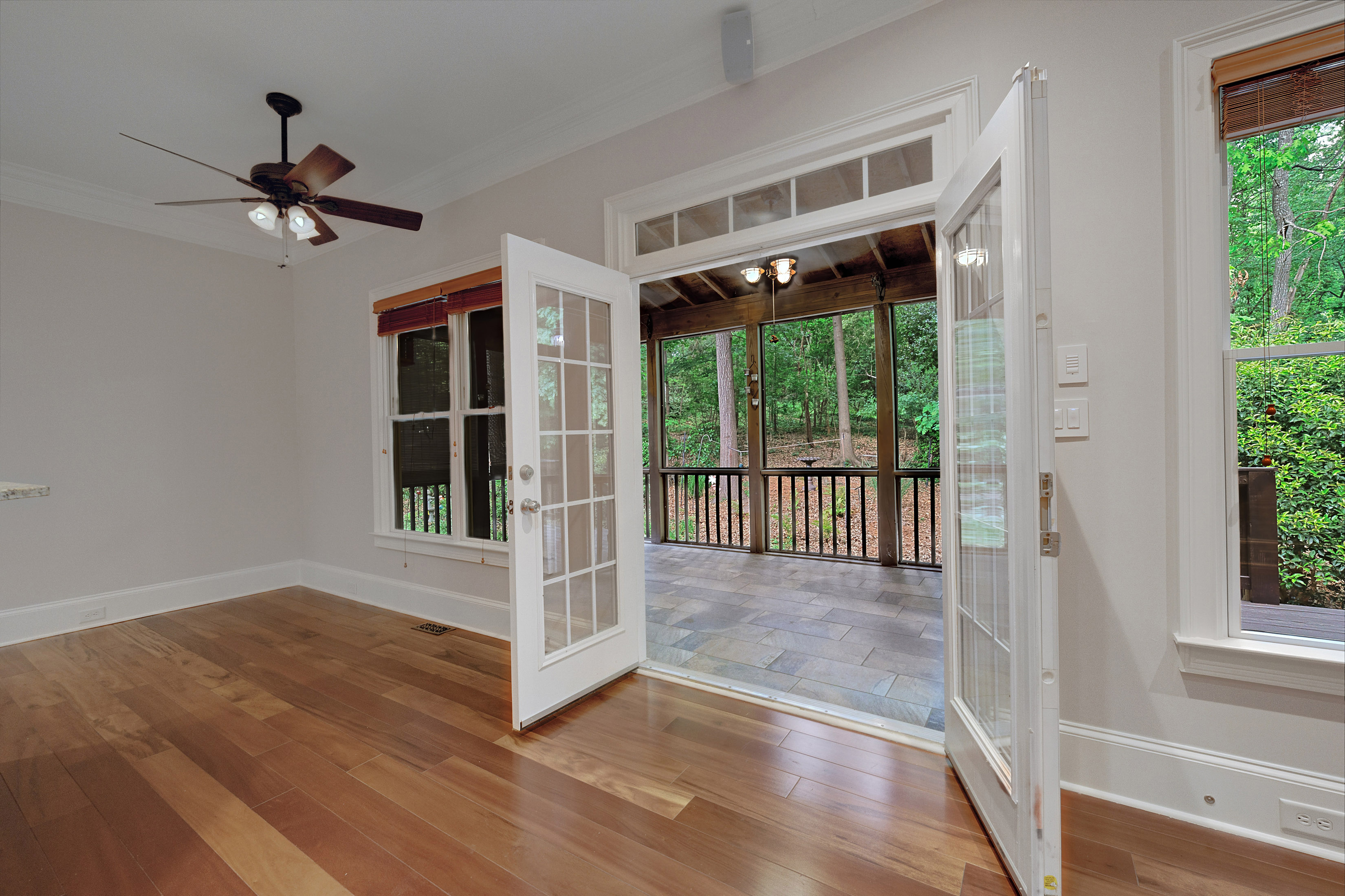  Sandy Springs Townhome Lives Like a Single Family Residence - 物件實景