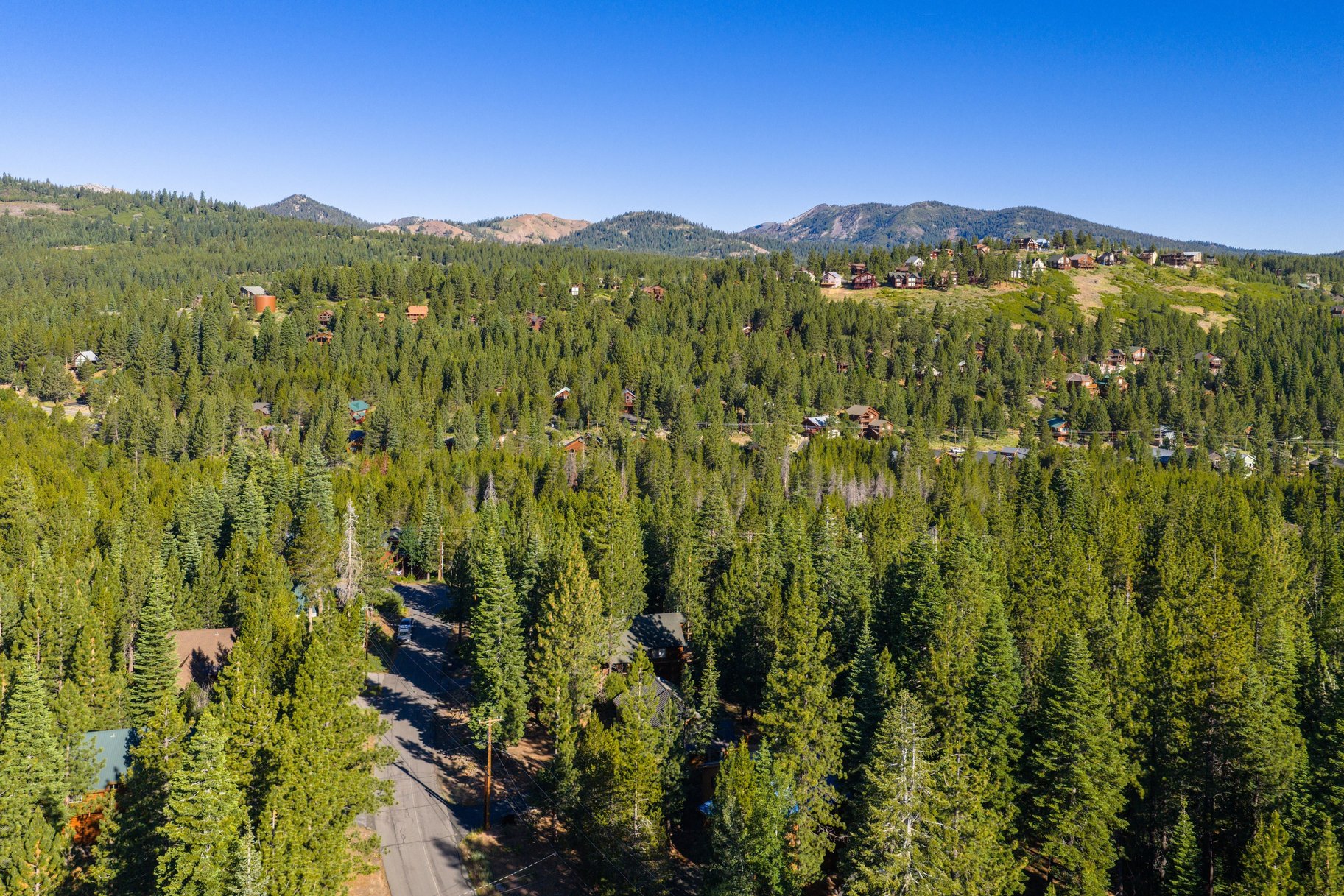  Updated Tahoe Donner retreat with a greenbelt setting - 物件實景