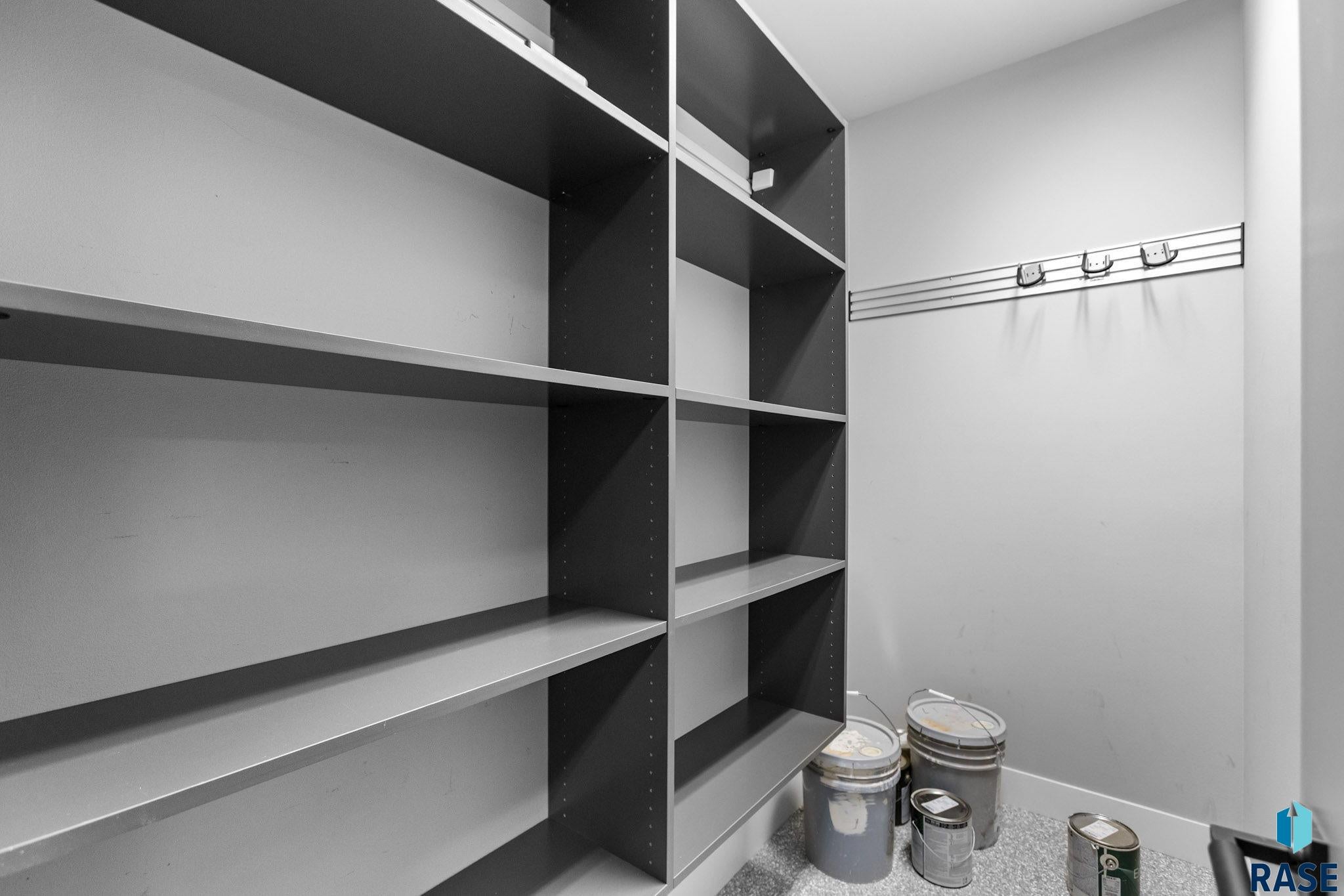 Sioux Falls, South Dakota, 57106, United States, 3 Bedrooms Bedrooms, ,2 BathroomsBathrooms,Residential,For Sale,1986319