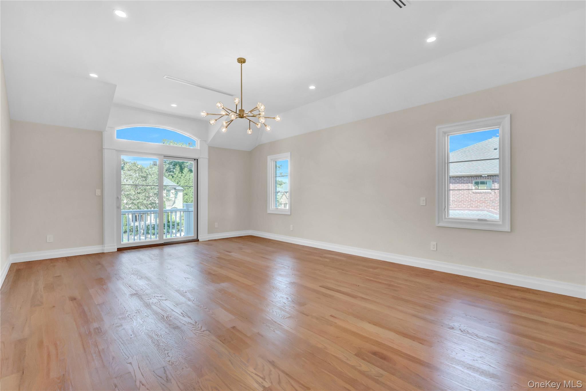  25 Hemlock Lane, Roslyn Heights, NY, 11577 - 物件實景