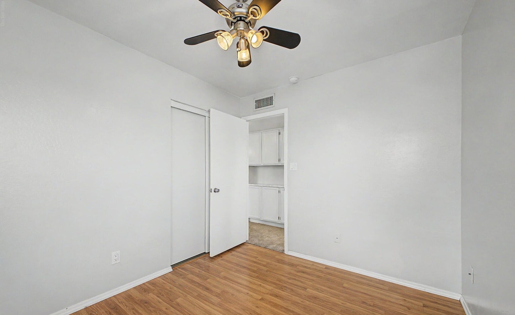  2455 E Broadway Road  Mesa, AZ - 物件實景