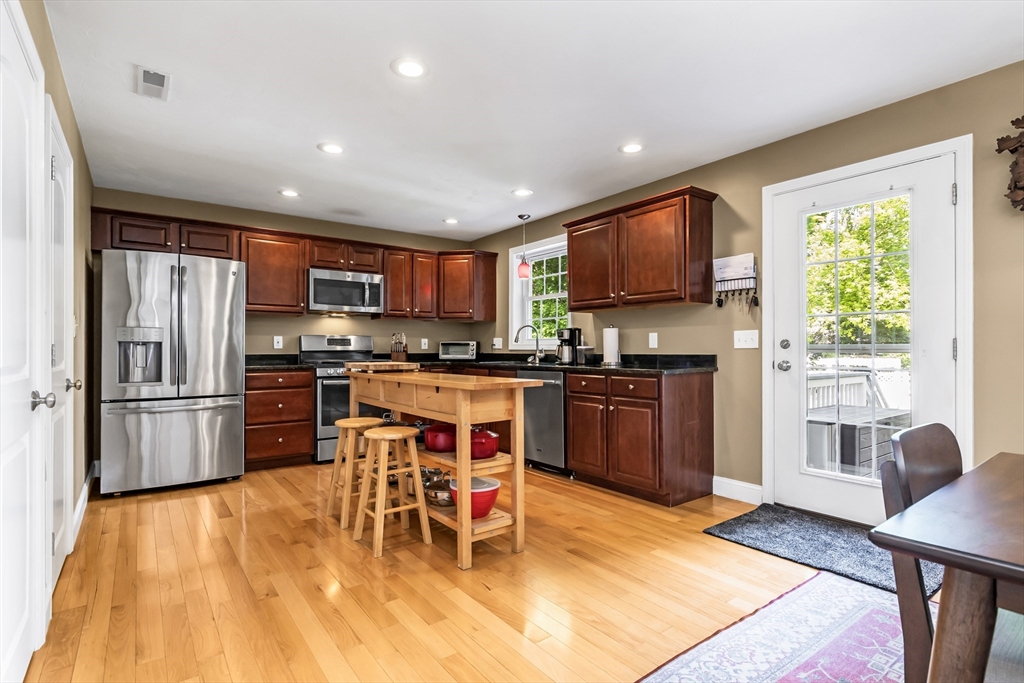 Haverhill, Massachusetts, 01830, United States, 3 Bedrooms Bedrooms, ,3 BathroomsBathrooms,Residential,For Sale,2048419