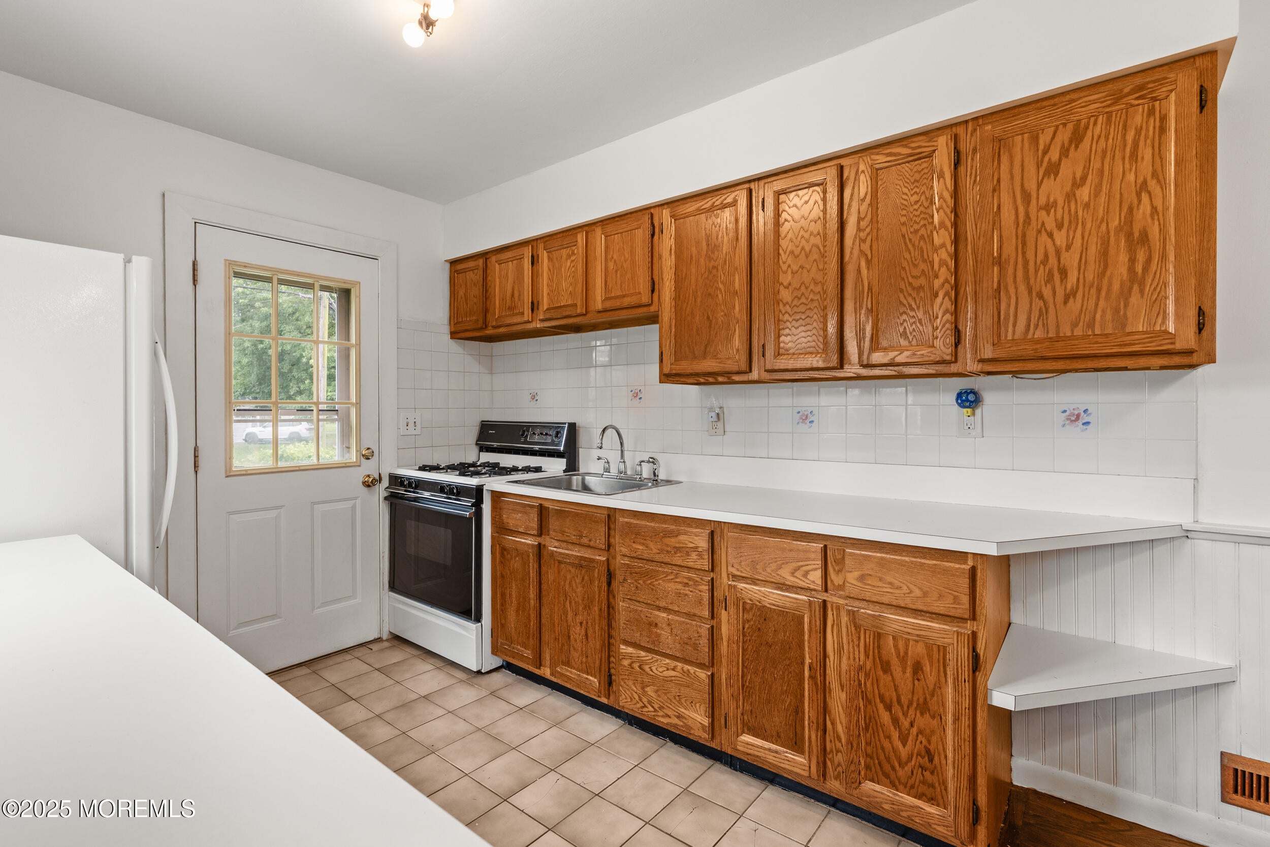 Oakhurst, New Jersey, 07755, United States, 3 Bedrooms Bedrooms, ,2 BathroomsBathrooms,Residential,For Sale,1923231
