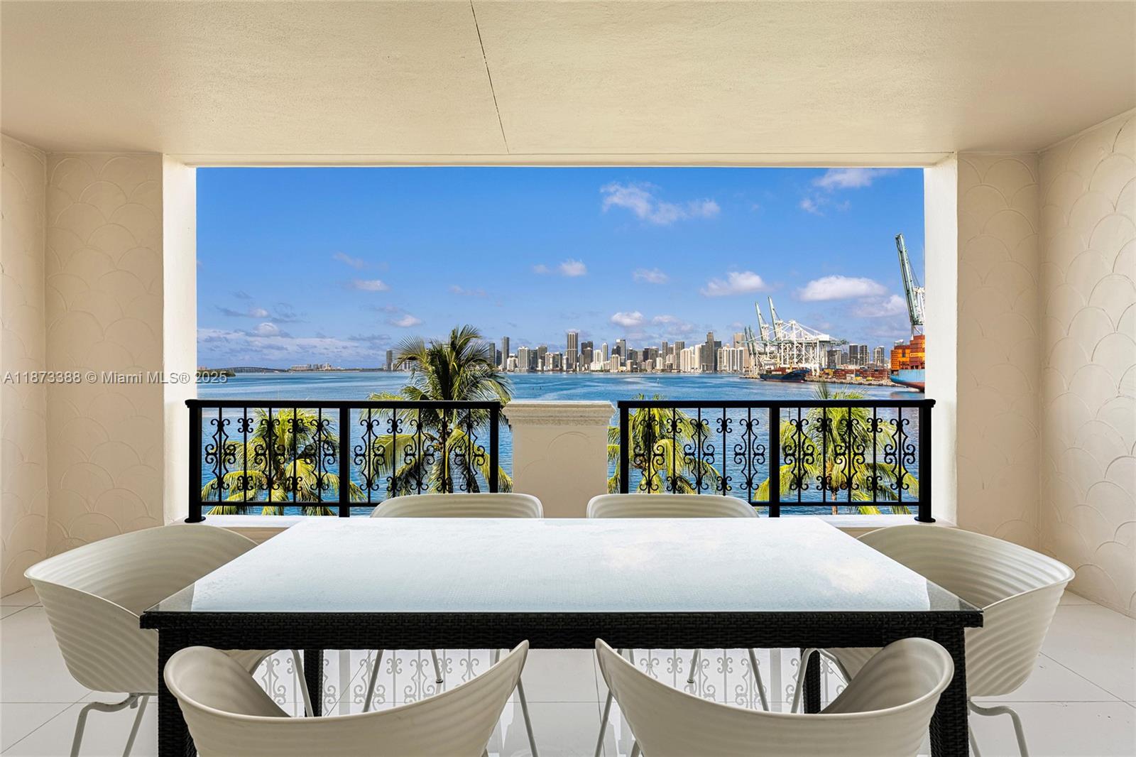 Miami, Florida, 33109, United States, 3 Bedrooms Bedrooms, ,3 BathroomsBathrooms,Residential,For Sale,1940936
