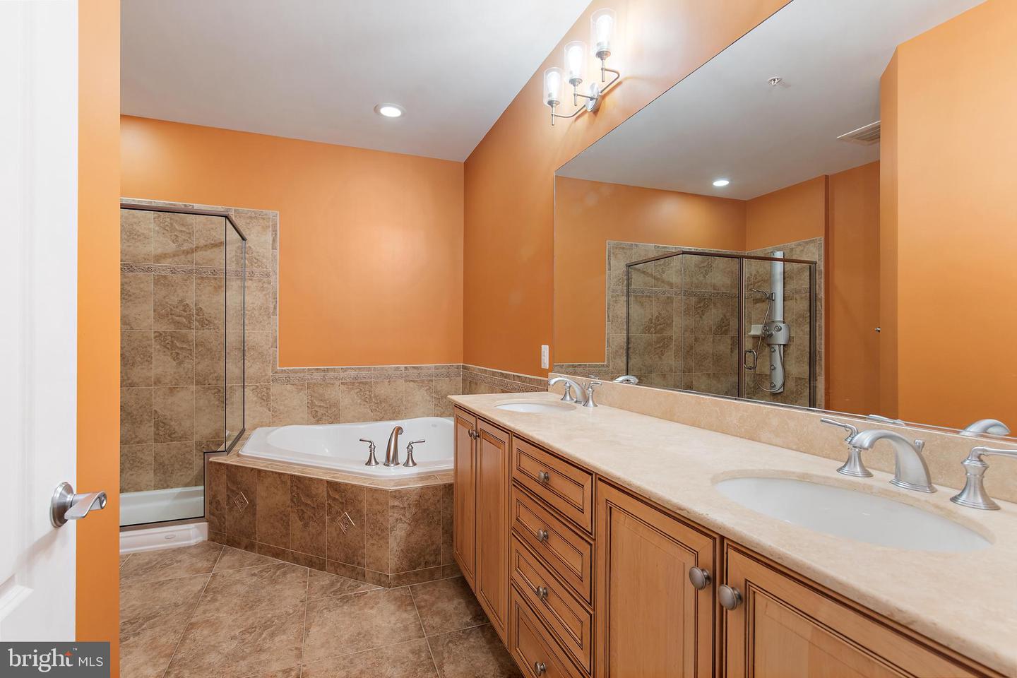 Annapolis, Maryland, 21401, United States, 2 Bedrooms Bedrooms, ,2 BathroomsBathrooms,Residential,For Sale,1848814
