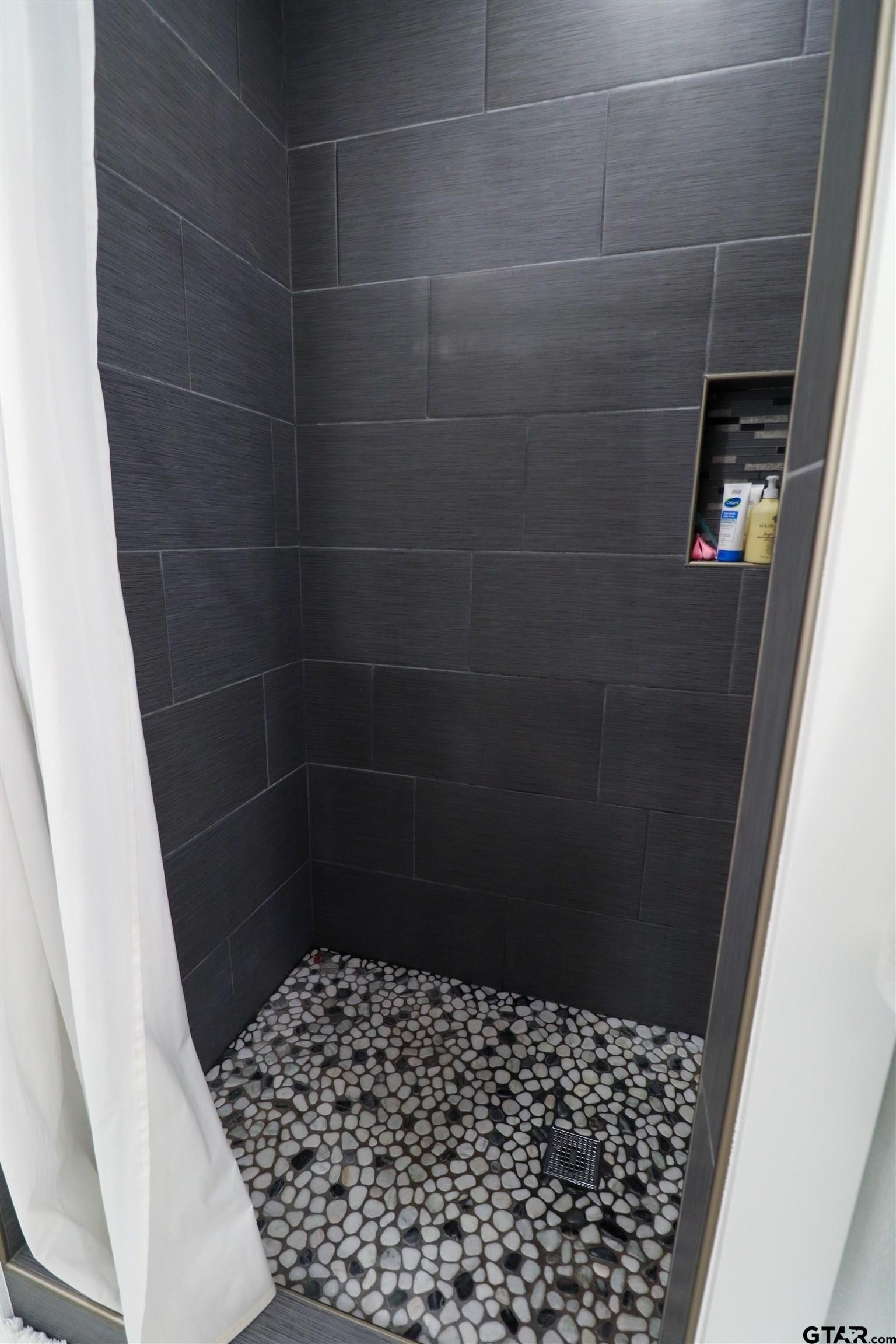 Pittsburg, Texas, 75686, United States, 4 Bedrooms Bedrooms, ,3 BathroomsBathrooms,Residential,For Sale,1943296