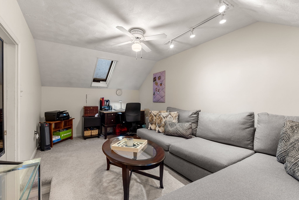 Haverhill, Massachusetts, 01830, United States, 2 Bedrooms Bedrooms, ,3 BathroomsBathrooms,Residential,For Sale,2001775