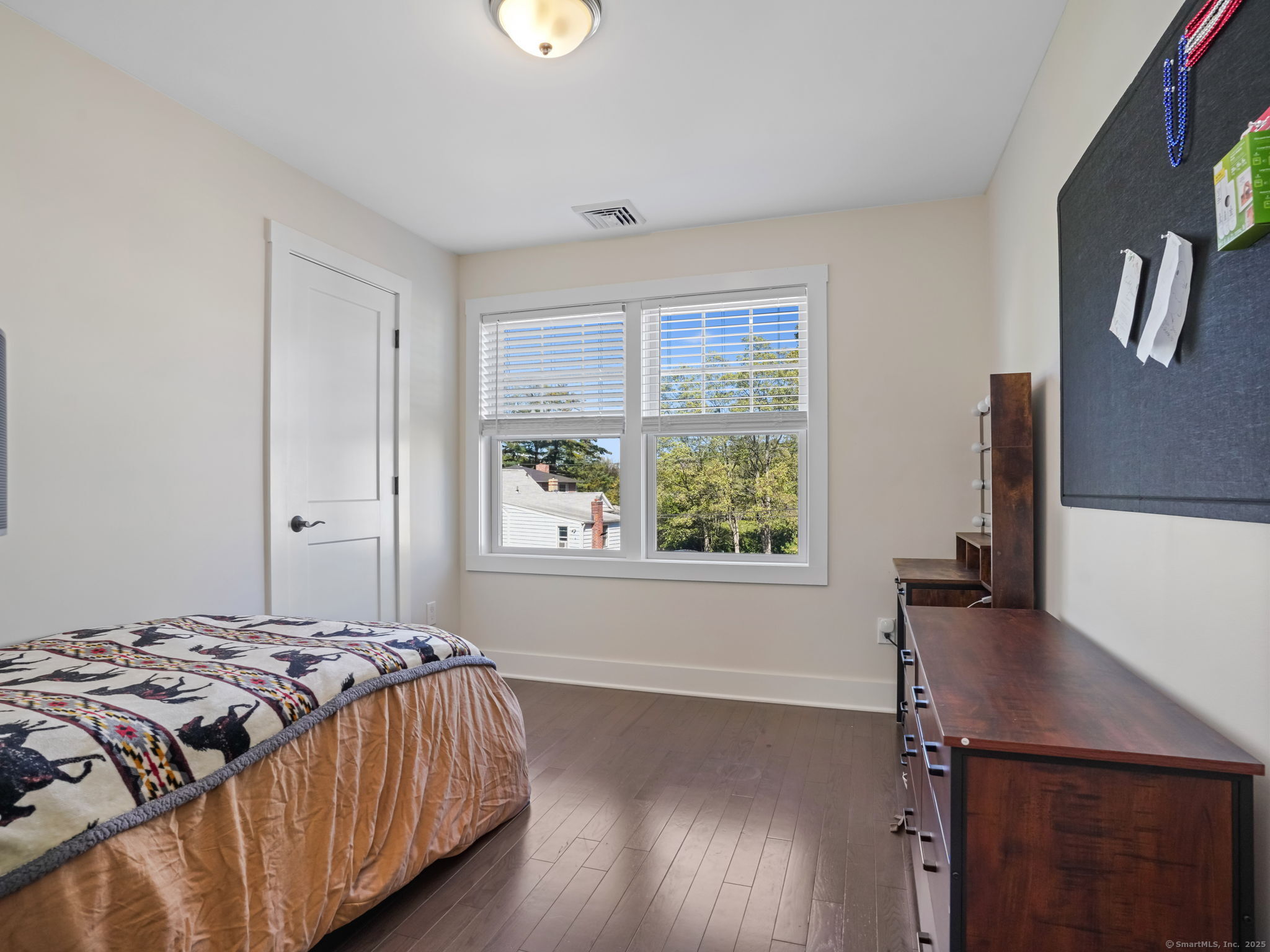 Fairfield, Connecticut, 06825, United States, 3 Bedrooms Bedrooms, ,3 BathroomsBathrooms,Residential,For Sale,1964162