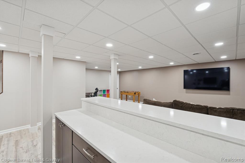 Highland, Michigan, 48357, United States, 4 Bedrooms Bedrooms, ,4 BathroomsBathrooms,Residential,For Sale,2003066