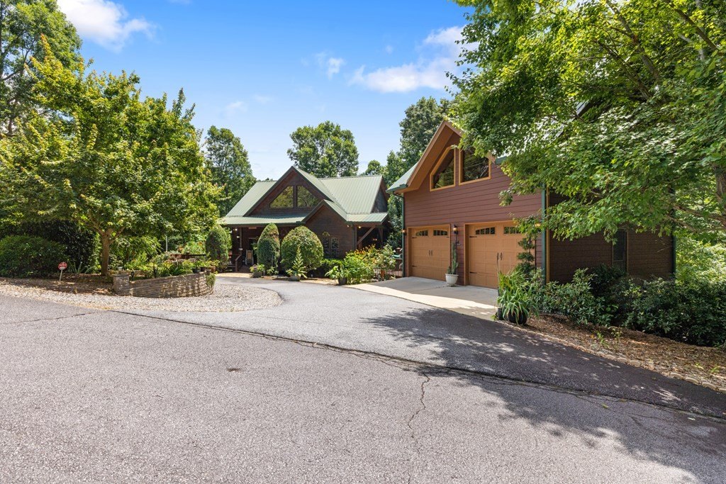 Blairsville, Georgia, 30512, United States, 3 Bedrooms Bedrooms, ,4 BathroomsBathrooms,Residential,For Sale,1895292