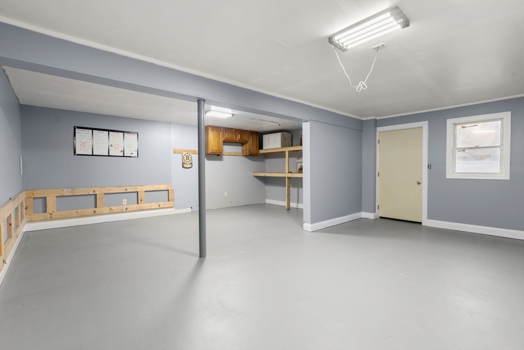 Greenfield, Massachusetts, 01301, United States, 4 Bedrooms Bedrooms, ,4 BathroomsBathrooms,Residential,For Sale,1967779