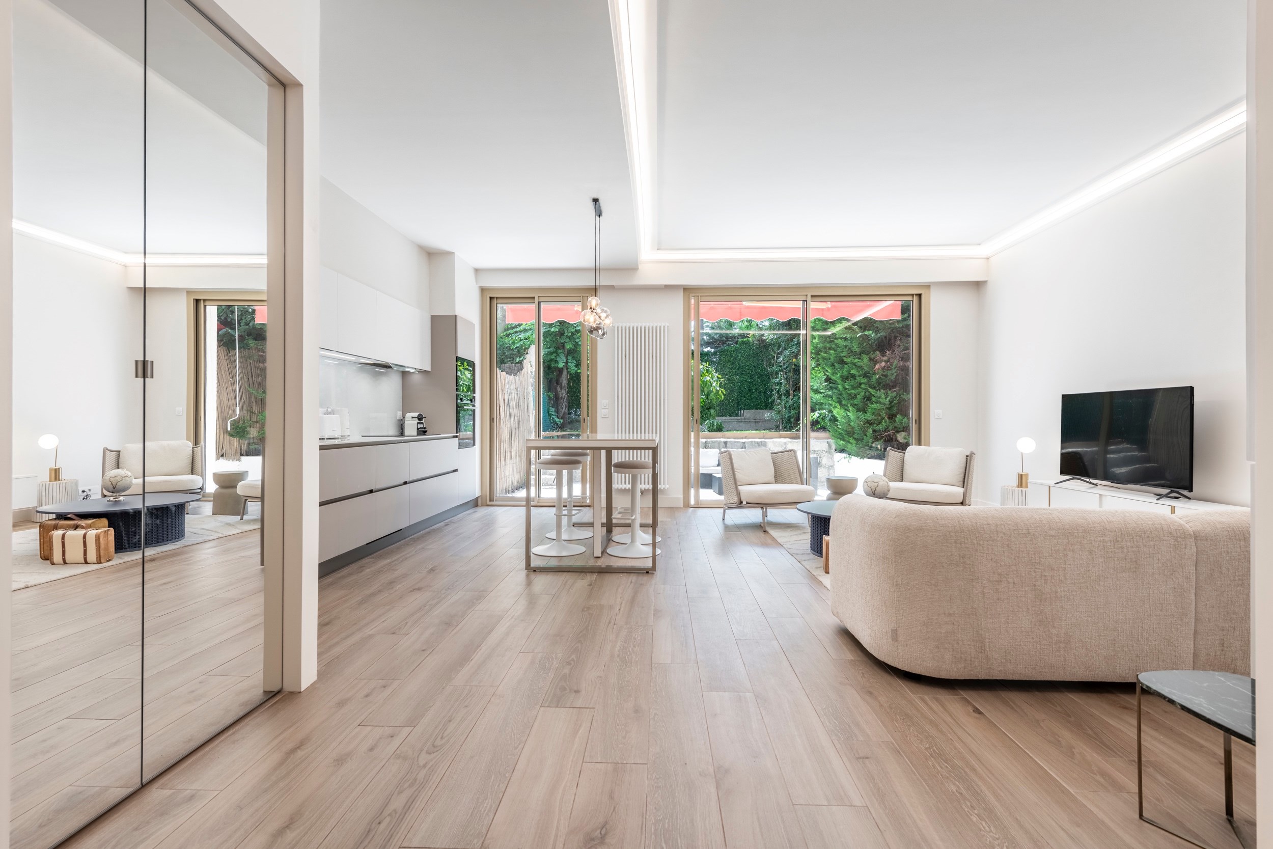  Nice, Le Port : 86 sq.m apartment with private garden on Boulevard Franck Pilat… - 物件實景
