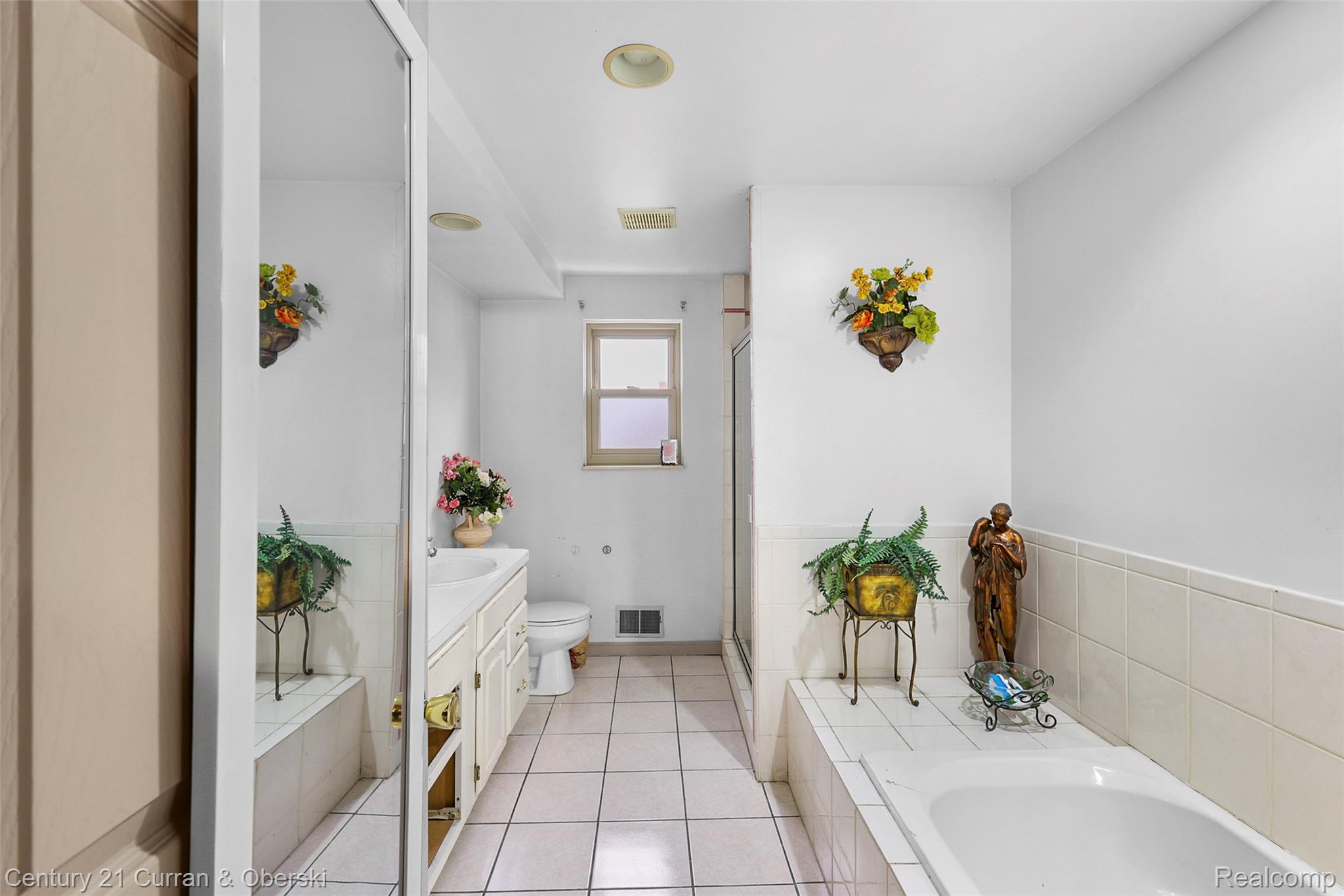 Dearborn, Michigan, 48126, United States, 4 Bedrooms Bedrooms, ,4 BathroomsBathrooms,Residential,For Sale,1974574