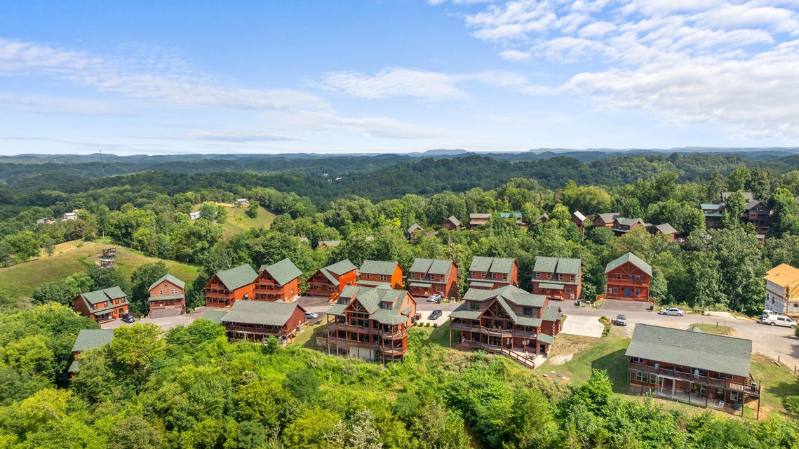 Sevierville, Tennessee, 37876, United States, 4 Bedrooms Bedrooms, ,6 BathroomsBathrooms,Residential,For Sale,1976346