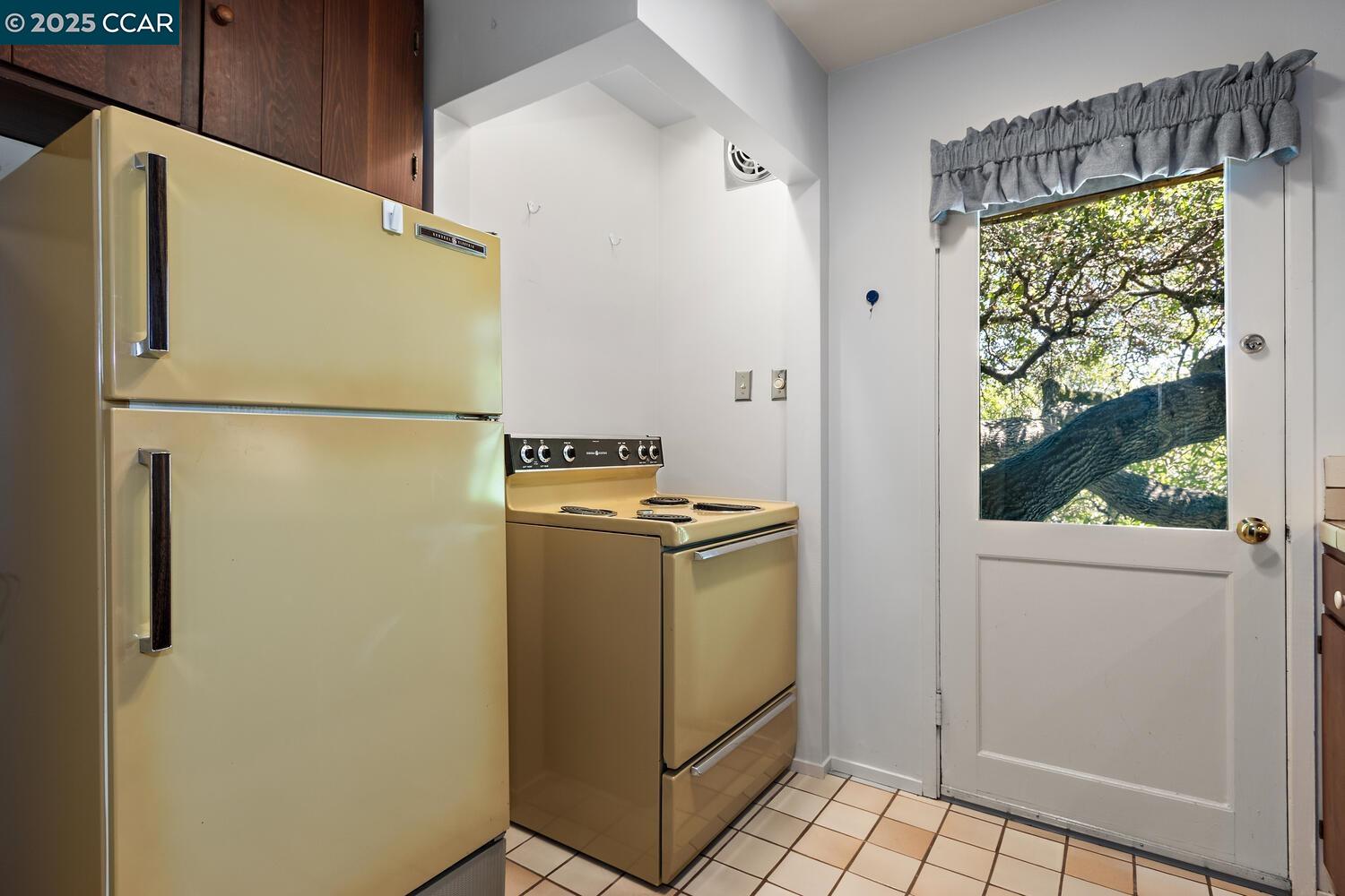 Orinda, California, 94563, United States, 6 Bedrooms Bedrooms, ,4 BathroomsBathrooms,Residential,For Sale,1838160