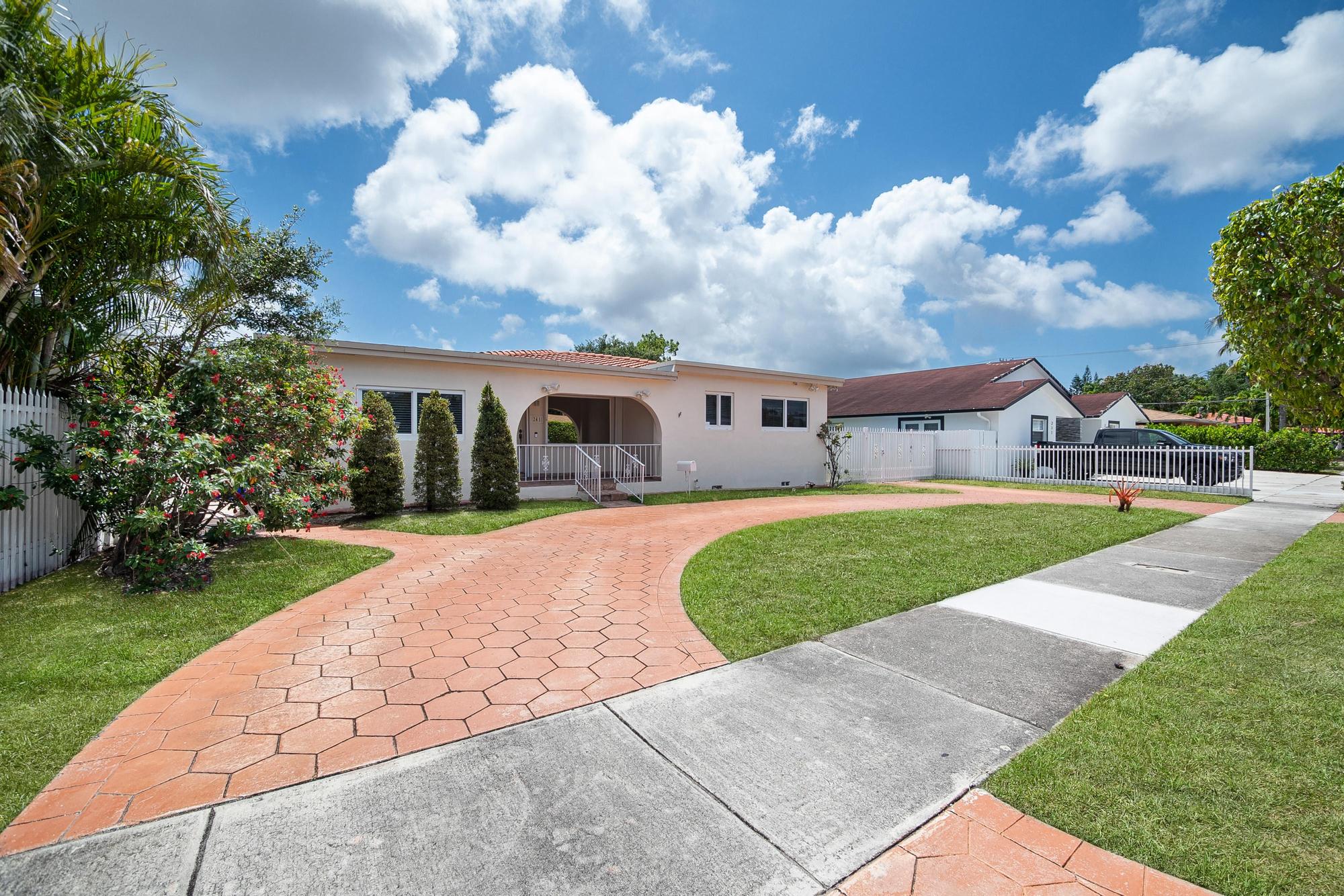 Miami, Florida, 33126, United States, 3 Bedrooms Bedrooms, ,3 BathroomsBathrooms,Residential,For Sale,1921989