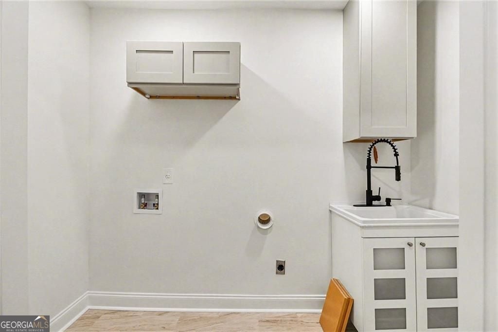 Atlanta, Georgia, 30345, United States, 4 Bedrooms Bedrooms, ,3 BathroomsBathrooms,Residential,For Sale,2015198