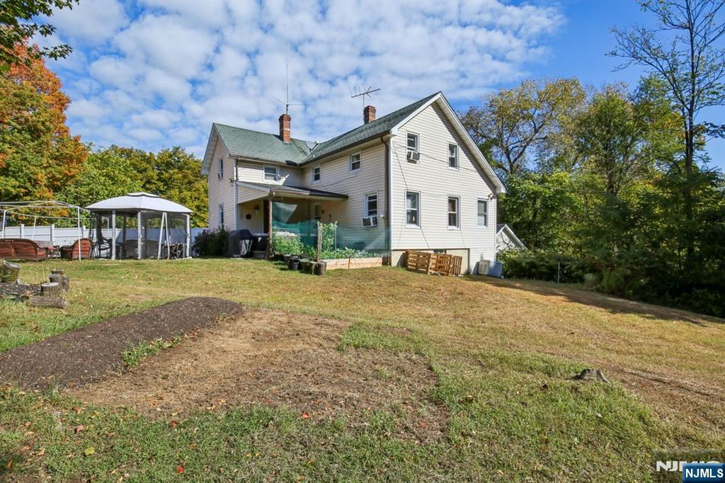 Ridgewood, New Jersey, 07450, United States, 3 Bedrooms Bedrooms, ,2 BathroomsBathrooms,Residential,For Sale,1988211