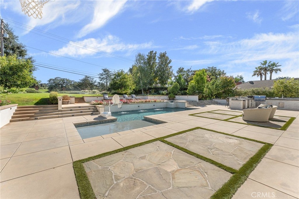 Redlands, California, 92373, United States, 5 Bedrooms Bedrooms, ,6 BathroomsBathrooms,Residential,For Sale,1984155