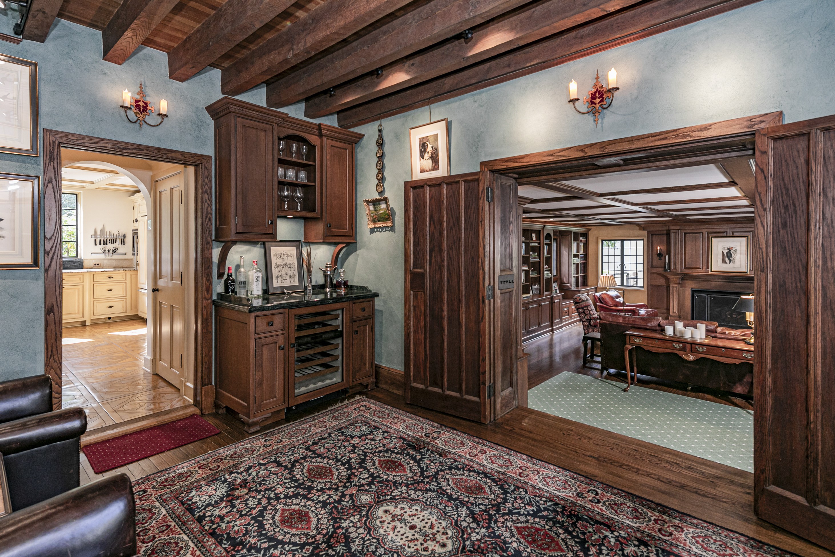  Modernized Tudor on a Magnificent Oversized Lot - 物件實景