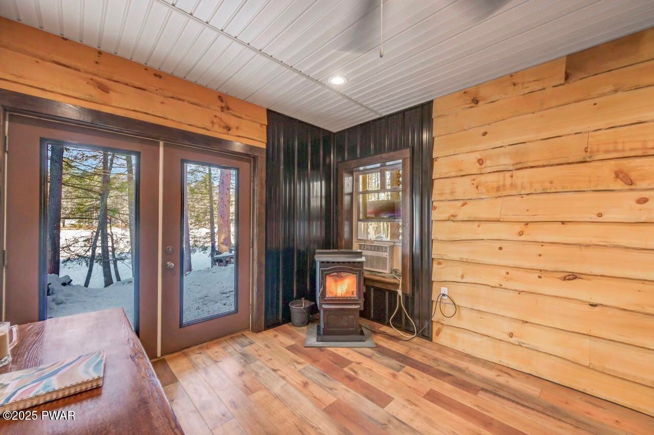 Dingmans Ferry, Pennsylvania, 18328, United States, 2 Bedrooms Bedrooms, ,1 BathroomBathrooms,Residential,For Sale,2006132