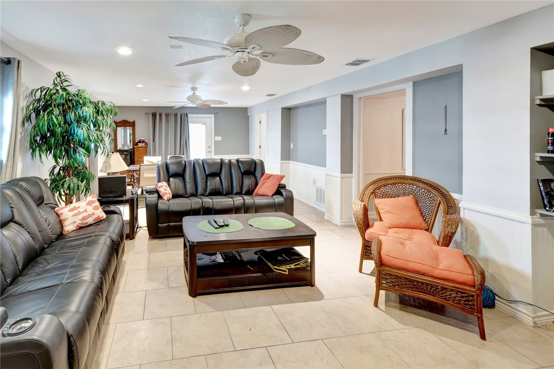 Rockport, Texas, 78382, United States, 3 Bedrooms Bedrooms, ,3 BathroomsBathrooms,Residential,For Sale,1746553