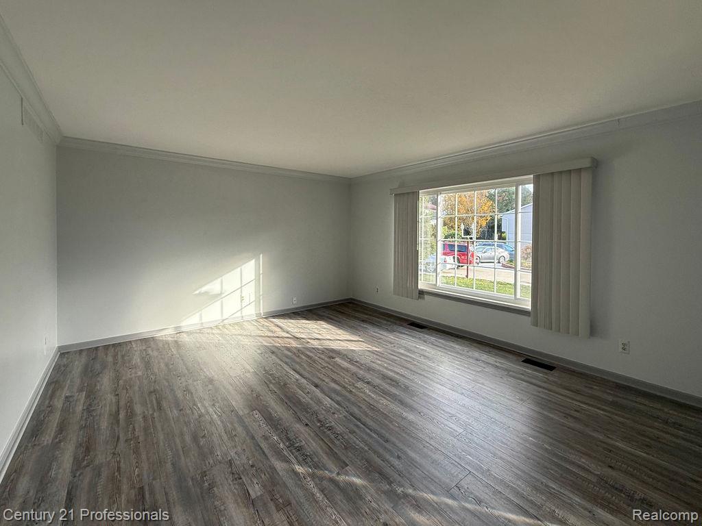 RochesterHills, Michigan, 48309, United States, 4 Bedrooms Bedrooms, ,3 BathroomsBathrooms,Residential,For Sale,1976232