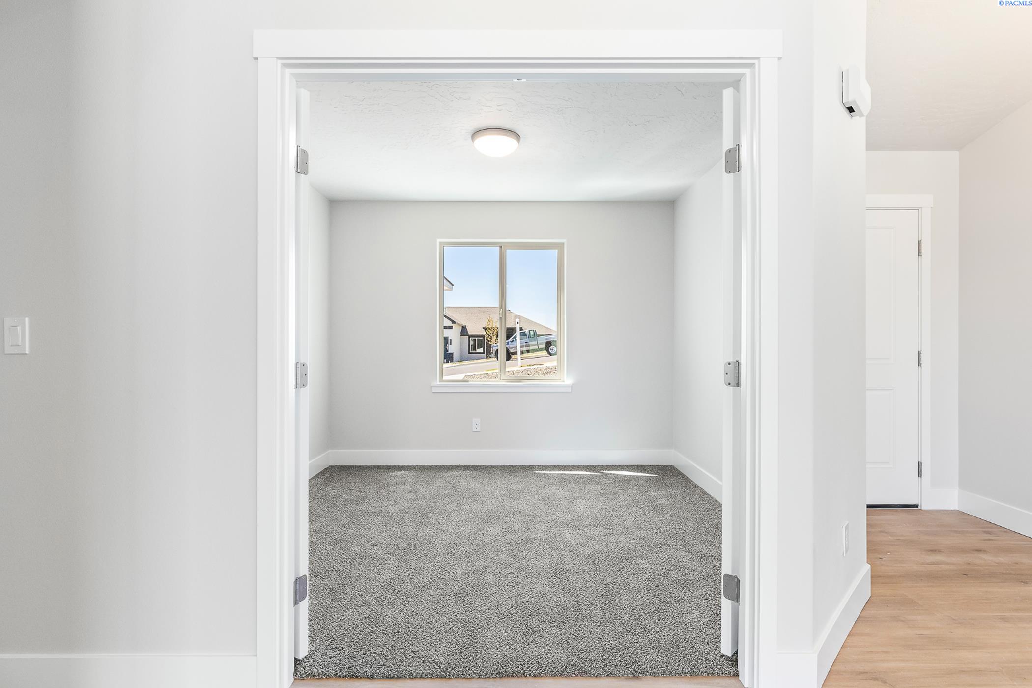 Kennewick, Washington, 99338, United States, 3 Bedrooms Bedrooms, ,1 BathroomBathrooms,Residential,For Sale,1934319