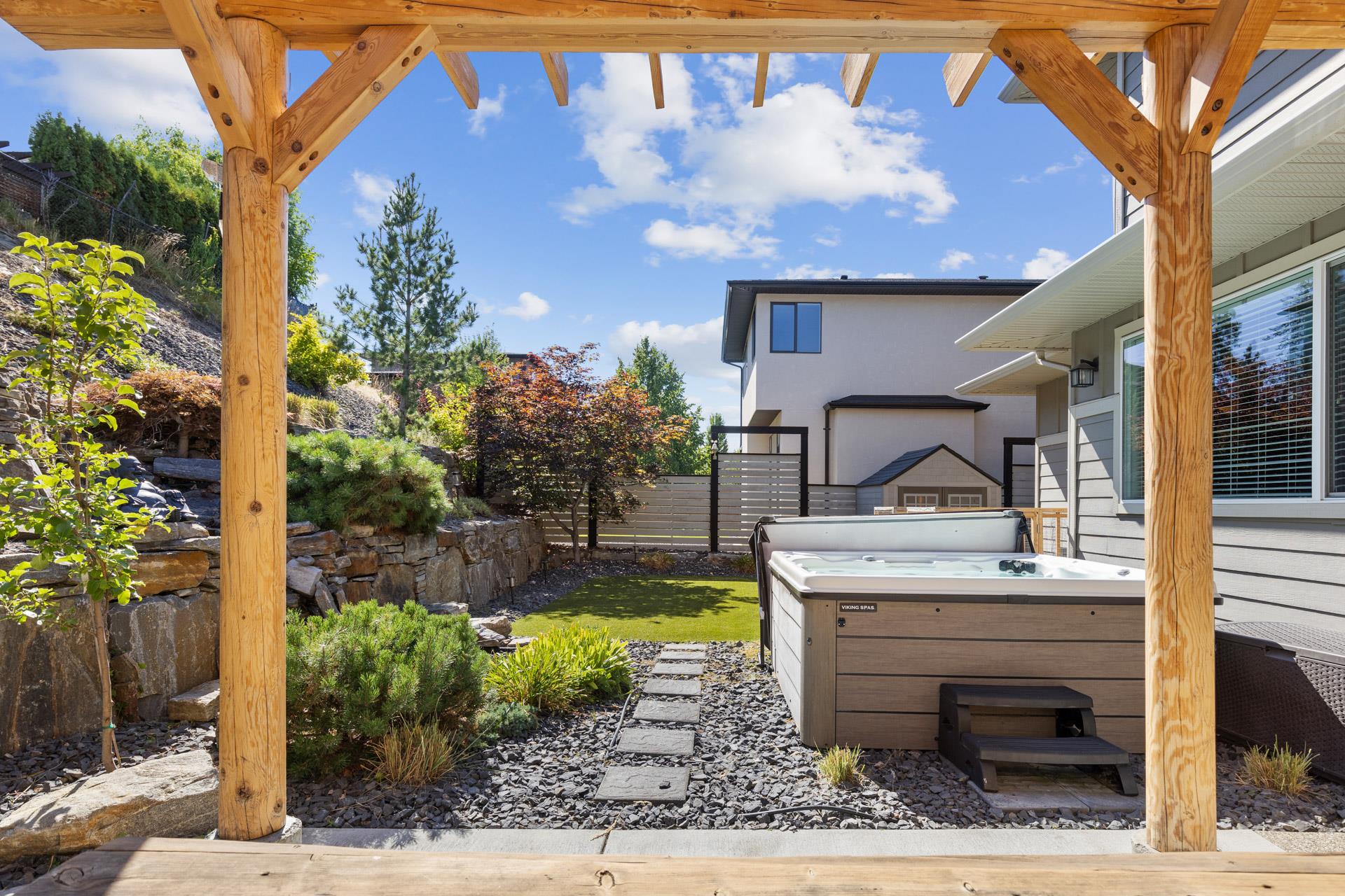 KELOWNA, British Columbia, V1W 5K2, CA, 5 Bedrooms Bedrooms, ,3 BathroomsBathrooms,Residential,For Sale,1960924