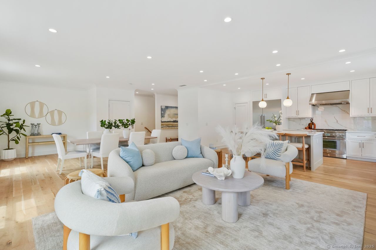 Fairfield, Connecticut, 06824, United States, 4 Bedrooms Bedrooms, ,6 BathroomsBathrooms,Residential,For Sale,1994356