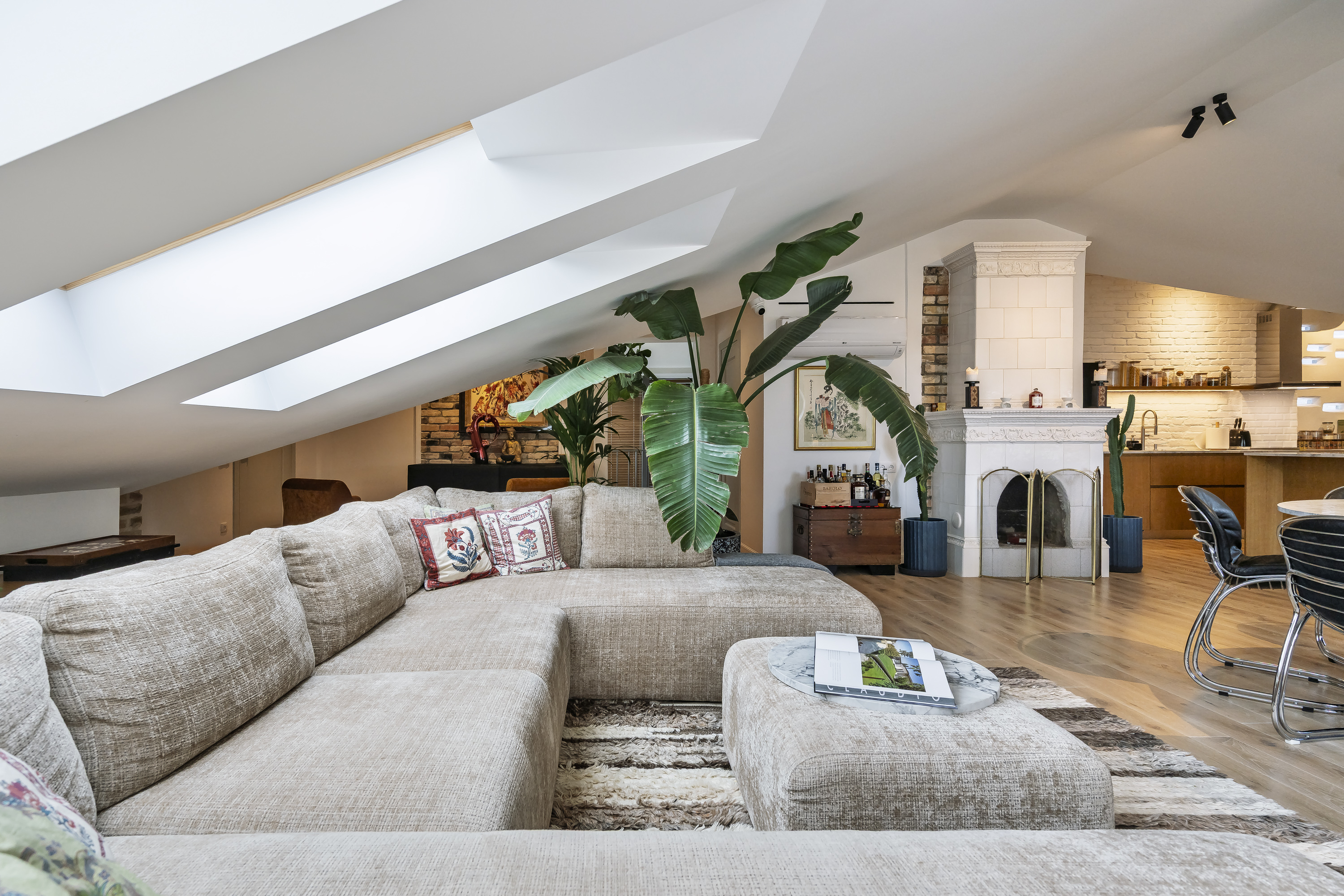  A Timeless Top-Floor Residence in the Heart of Vilnius Old Town - 物件實景