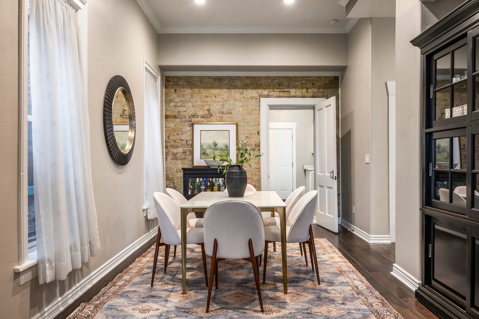  Historic 2-Story in Vibrant Marmalade - 物件實景