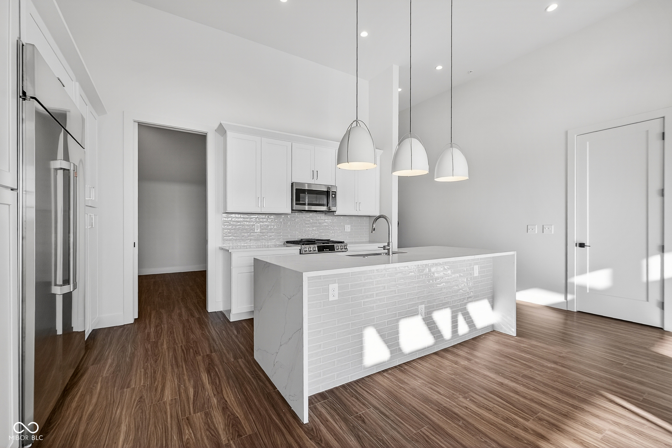 Carmel, Indiana, 46032, United States, 2 Bedrooms Bedrooms, ,3 BathroomsBathrooms,Residential,For Sale,1977129