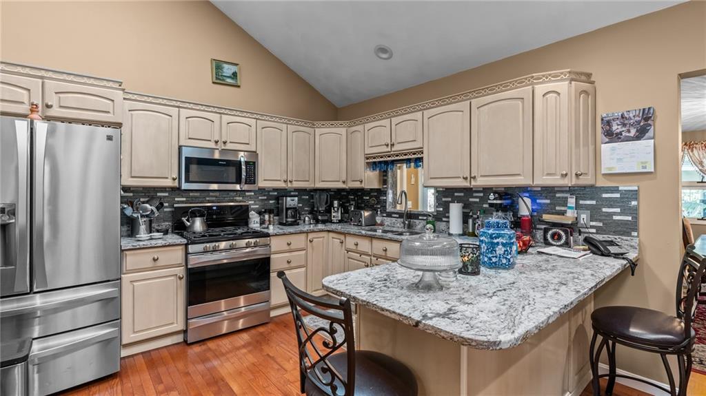 Barrington, Rhode Island, 02806, United States, 3 Bedrooms Bedrooms, ,3 BathroomsBathrooms,Residential,For Sale,2012853