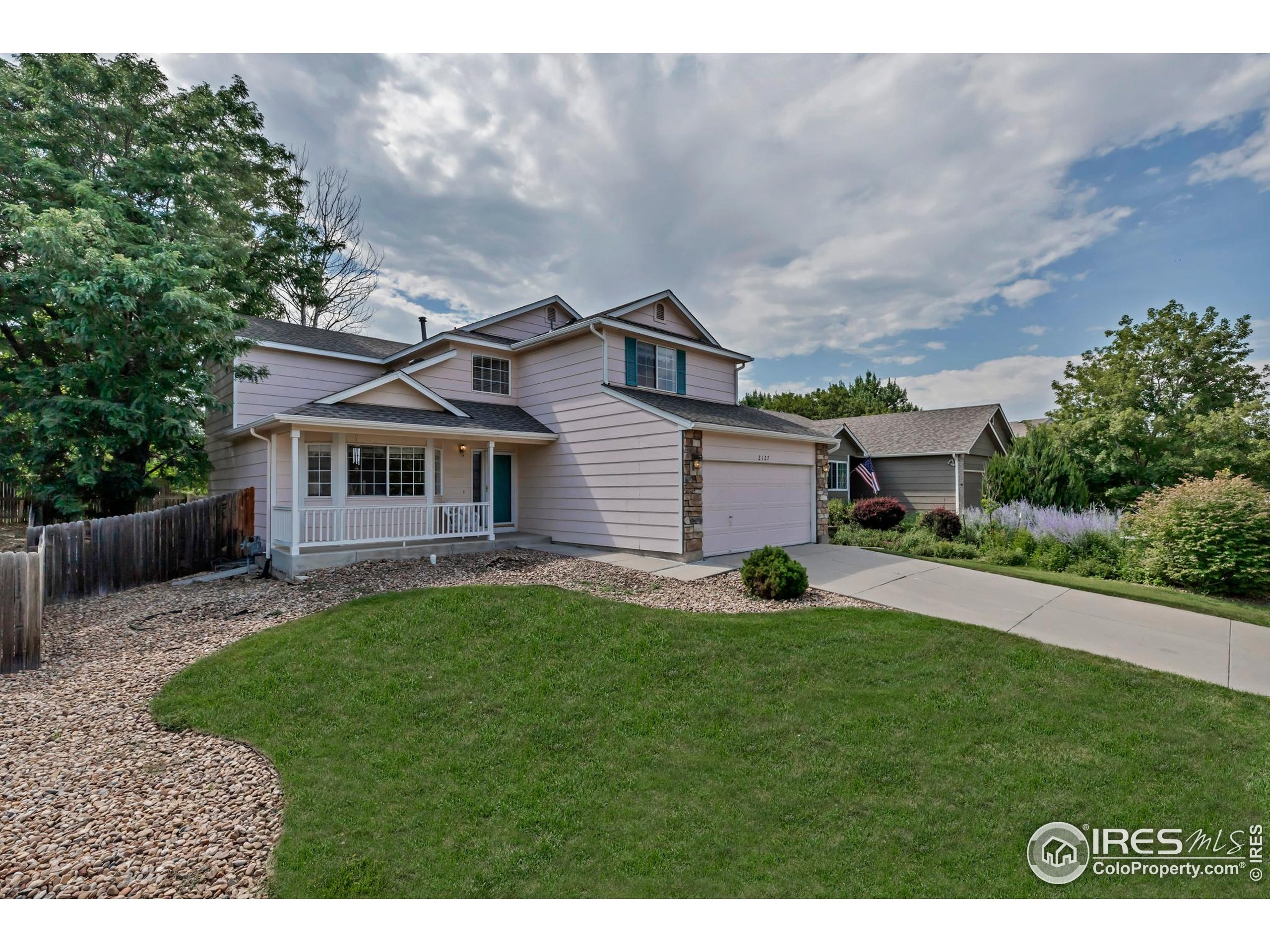 Longmont, Colorado, 80504, United States, 4 Bedrooms Bedrooms, ,3 BathroomsBathrooms,Residential,For Sale,1895647
