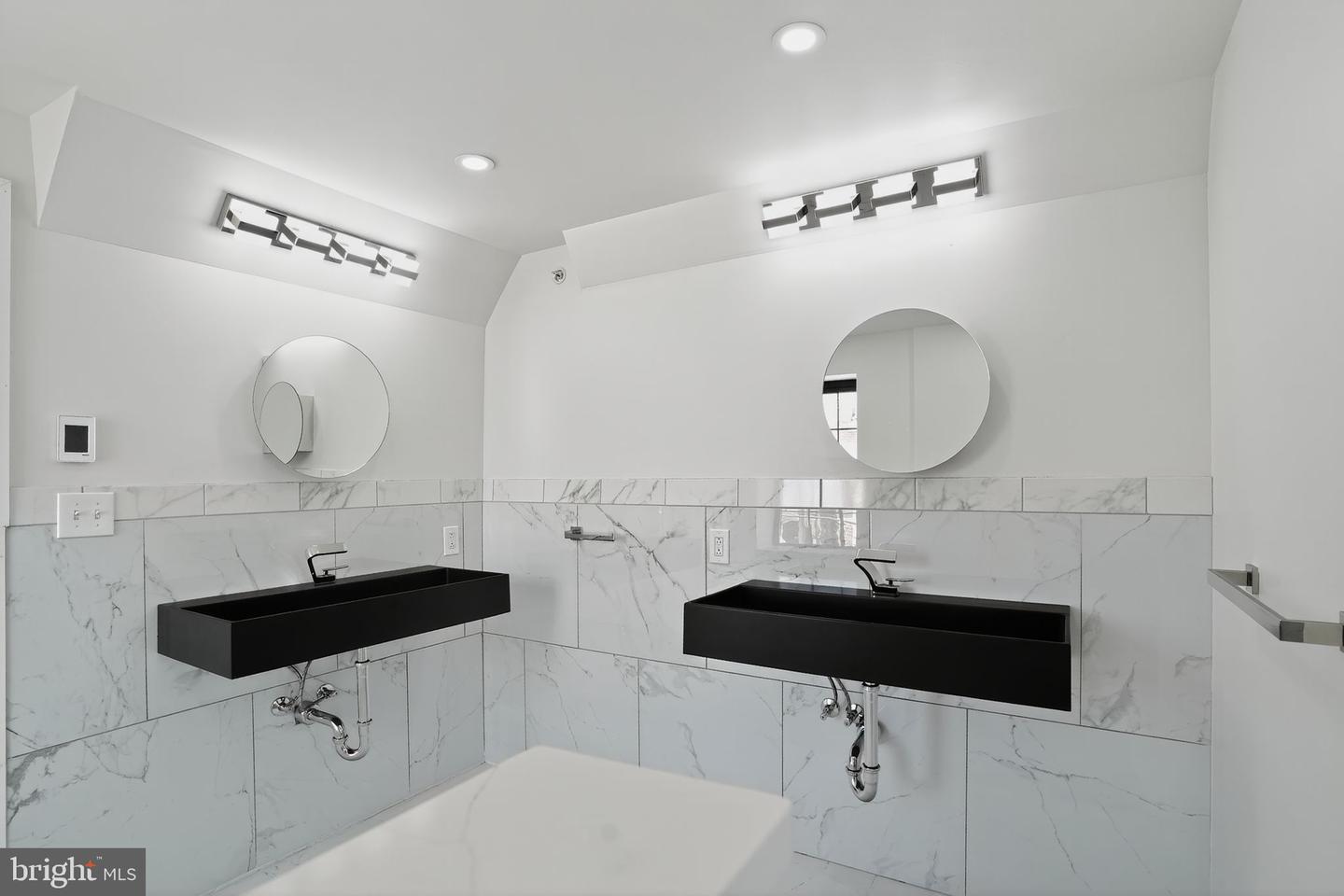 Philadelphia, Pennsylvania, 19147, United States, 3 Bedrooms Bedrooms, ,4 BathroomsBathrooms,Residential,For Sale,1926434