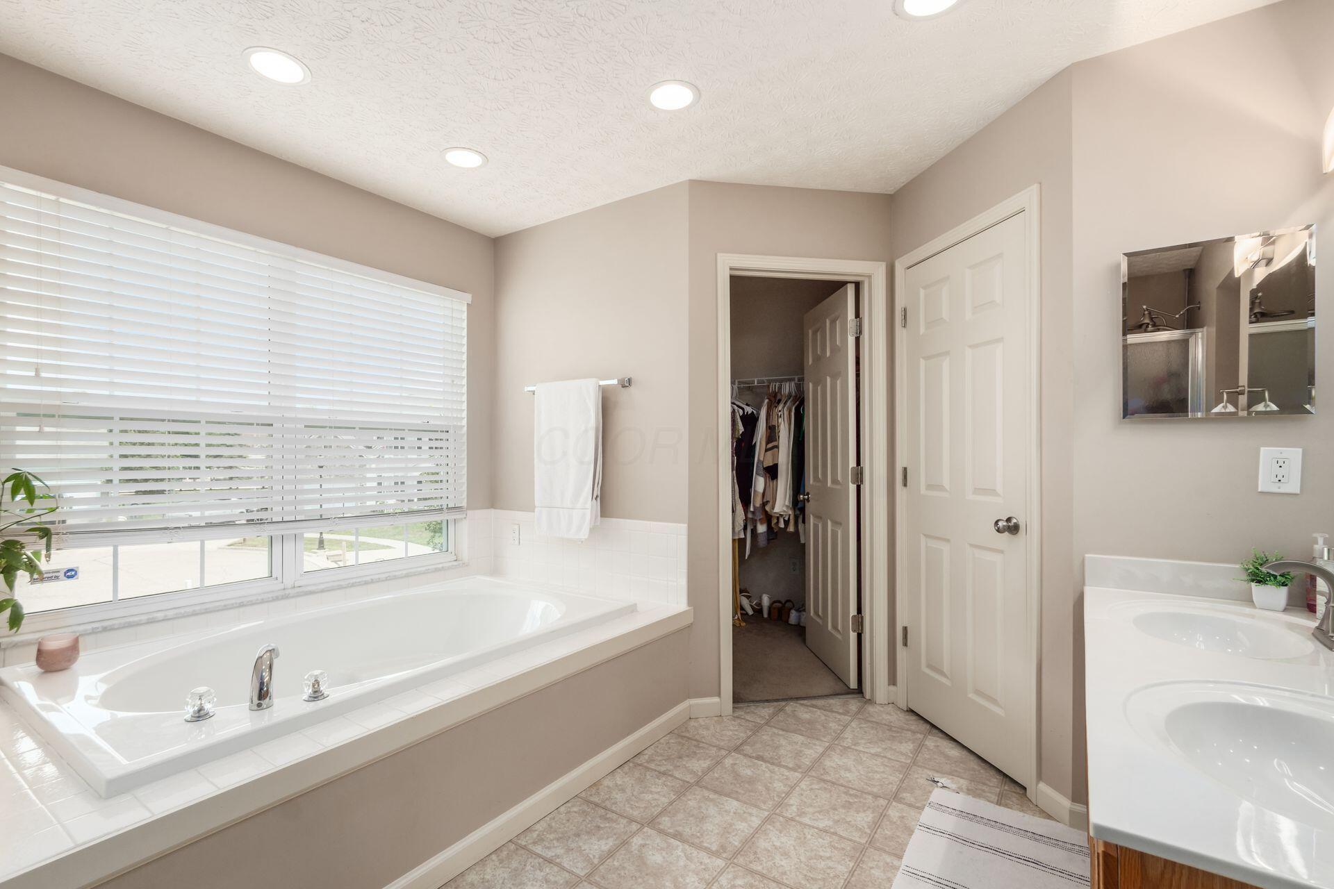 Grove City, Ohio, 43123, United States, 4 Bedrooms Bedrooms, ,3 BathroomsBathrooms,Residential,For Sale,1882454
