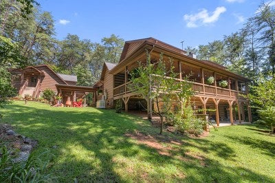 Murphy, North Carolina, 28906, United States, 3 Bedrooms Bedrooms, ,6 BathroomsBathrooms,Residential,For Sale,1933143