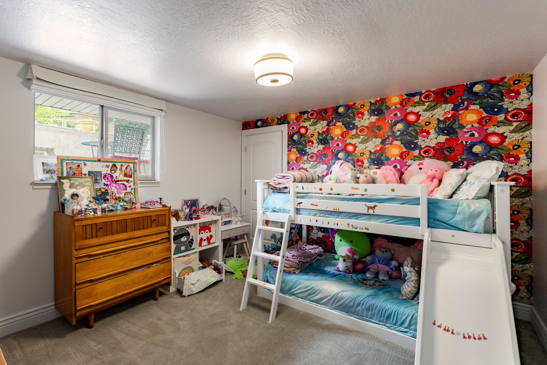  Modernized Millcreek Rambler with Open Living & Private Backyard - 物件實景