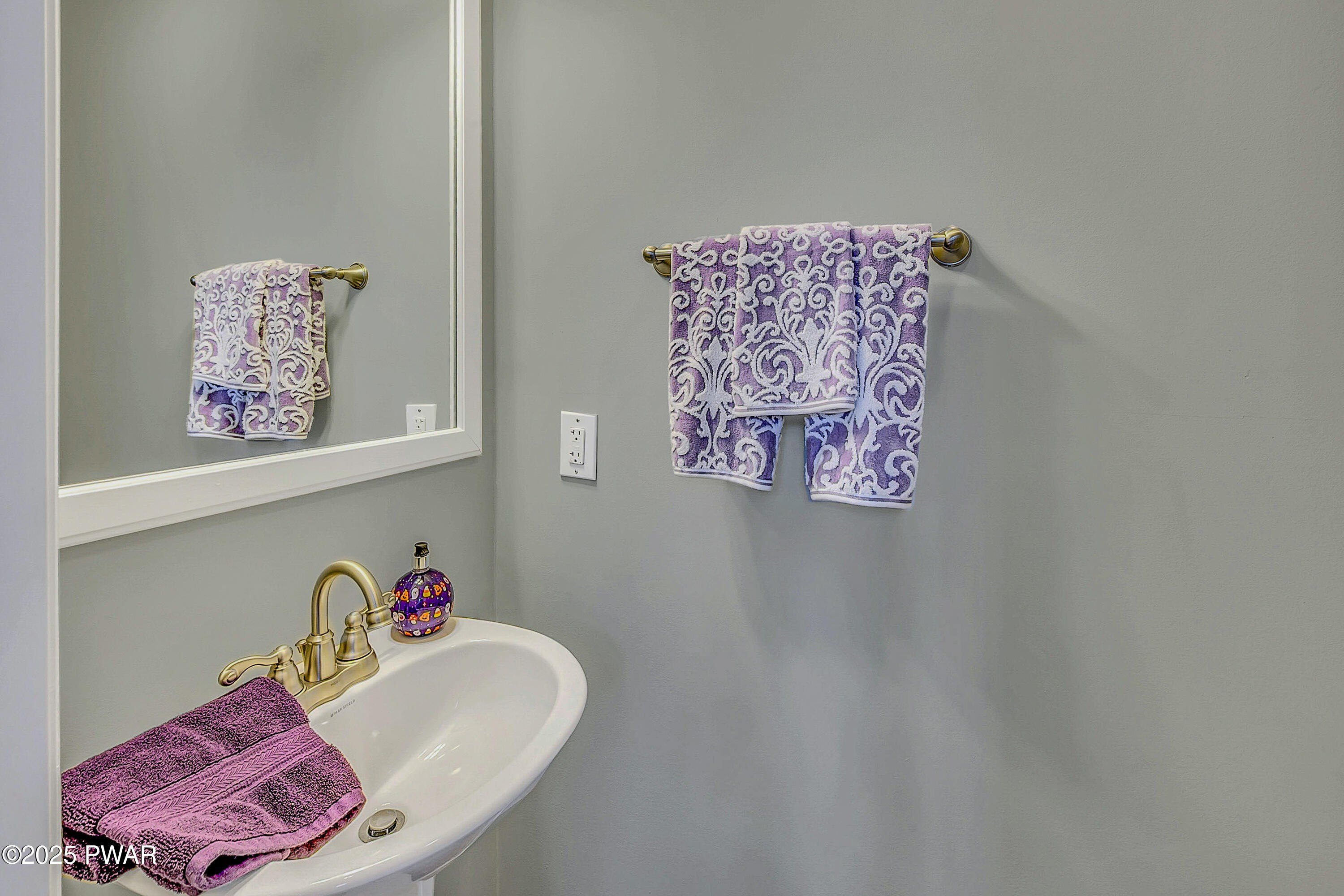 Lake Ariel, Pennsylvania, 18436, United States, 4 Bedrooms Bedrooms, ,4 BathroomsBathrooms,Residential,For Sale,1998731