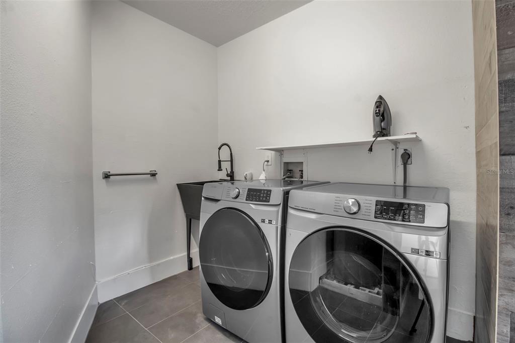 Sarasota, Florida, 34231, United States, 3 Bedrooms Bedrooms, ,2 BathroomsBathrooms,Residential,For Sale,1988164