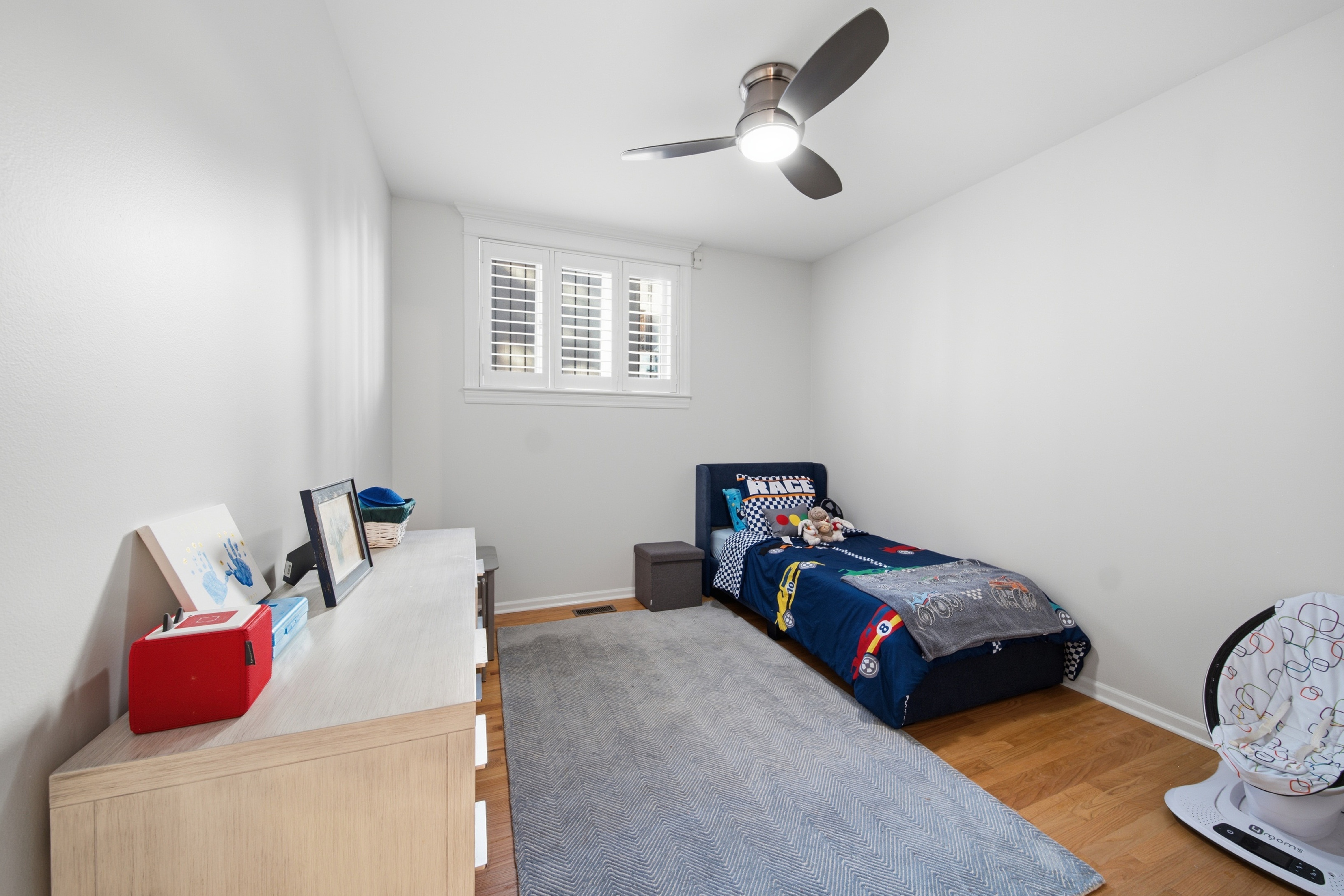  Condo Set on a Beautiful Tree-lined, One-way Street in the Heart of Lakeview - 物件實景