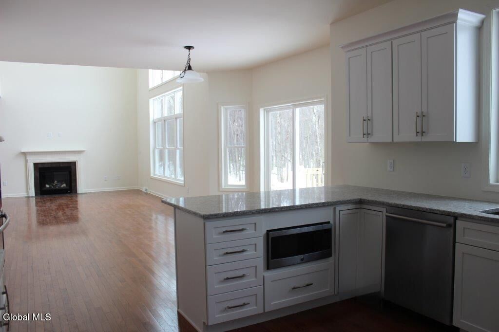 Mechanicville, New York, 12118, United States, 4 Bedrooms Bedrooms, ,3 BathroomsBathrooms,Residential,For Sale,1989044